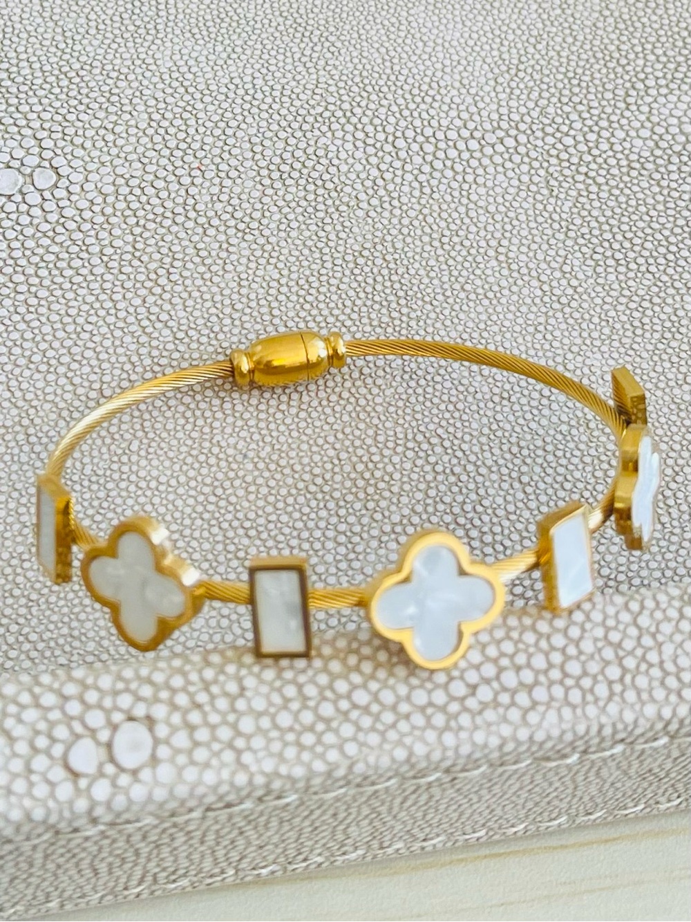 Anti Tarnish Gold Mother-of-Pearl Clover & Bar Bangle Bracelet - Women Jewelry